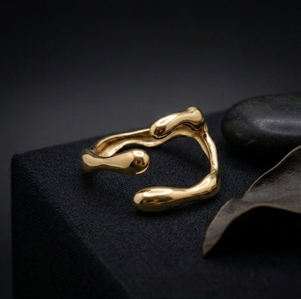 Silhouette Ring 03